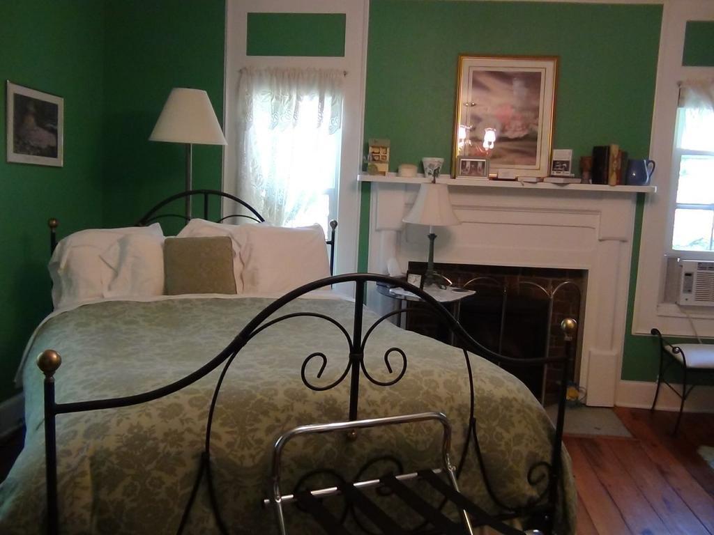 Buffalo Tavern Bed And Breakfast เวสต์เจฟเฟอร์สัน ห้อง รูปภาพ