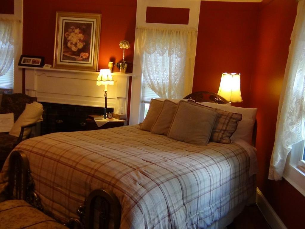 Buffalo Tavern Bed And Breakfast เวสต์เจฟเฟอร์สัน ห้อง รูปภาพ