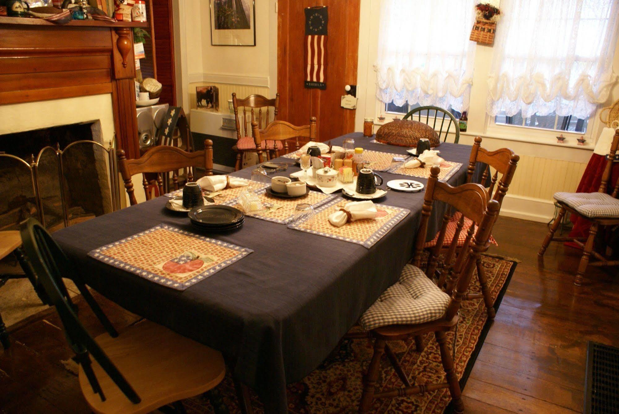 Buffalo Tavern Bed And Breakfast เวสต์เจฟเฟอร์สัน ภายนอก รูปภาพ